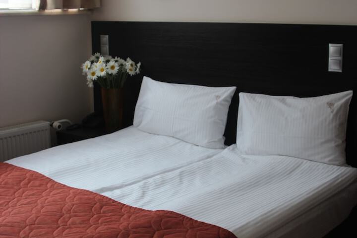 Room 7 of 18