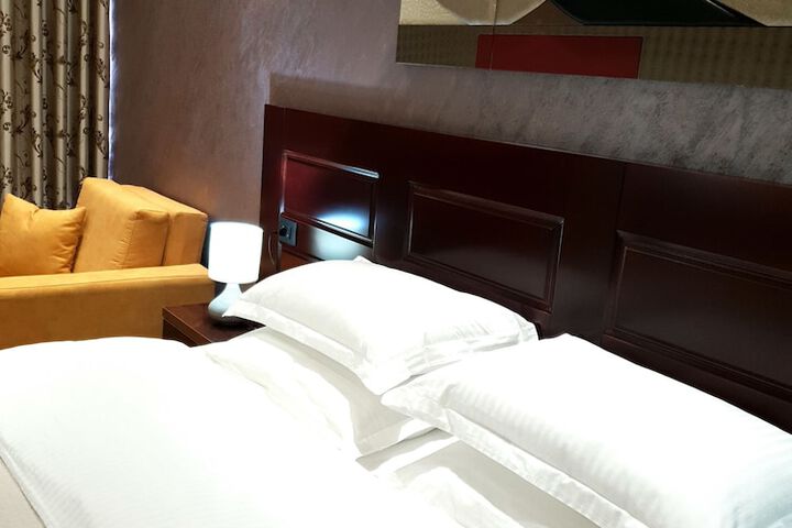 Room 6 of 70