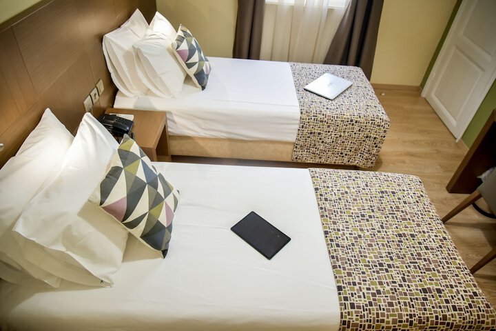 Room 8 of 43