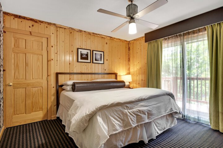 Deluxe King Bed (39 of 45)