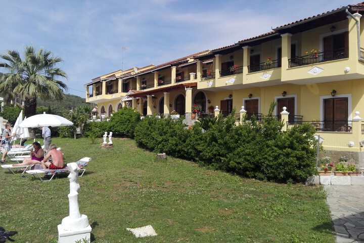 Hotel Exterior 20 of 22