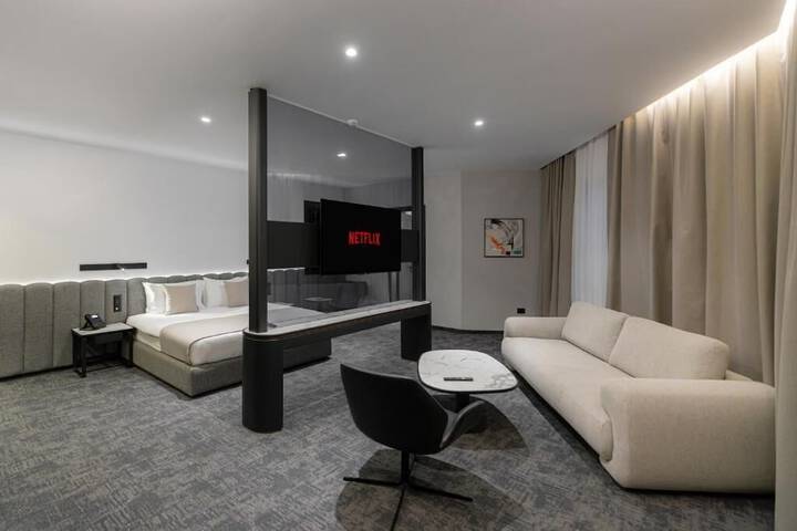 Room 19 of 53