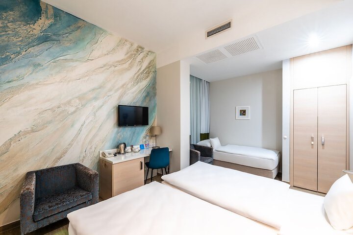 Room 28 of 80