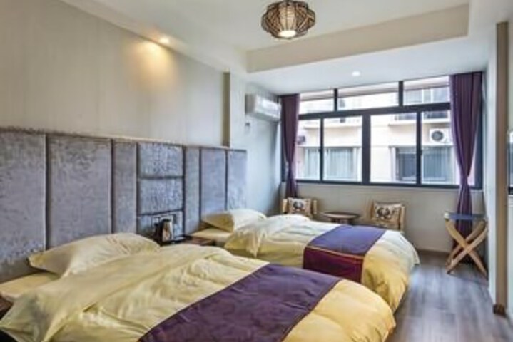 Room 7 of 8