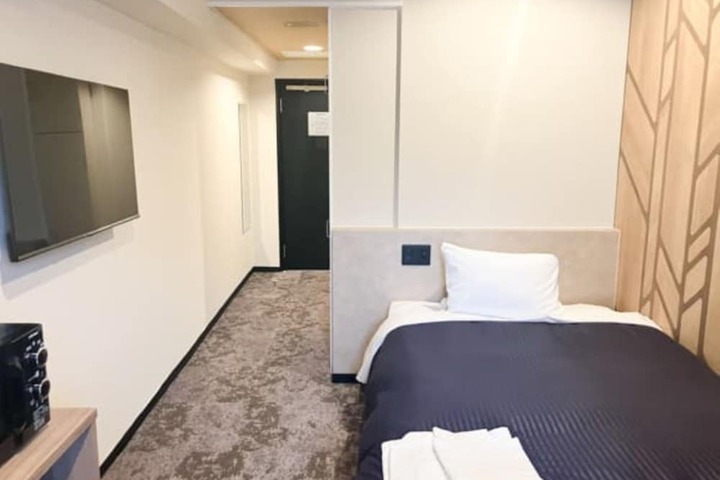 Room 4 of 27