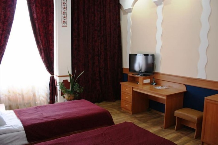 Room 14 of 33