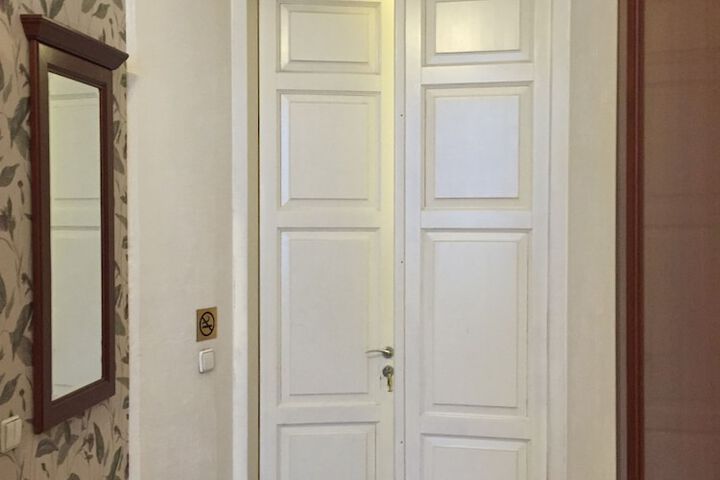 Room 9 of 26