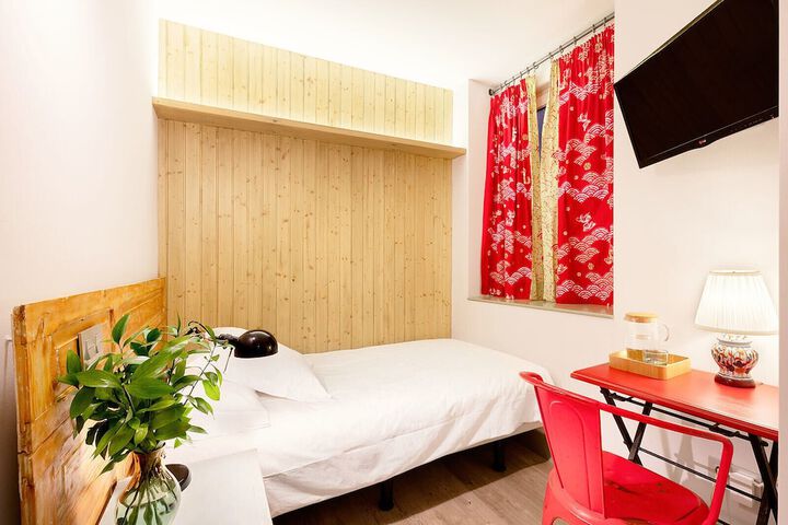 Room 8 of 40