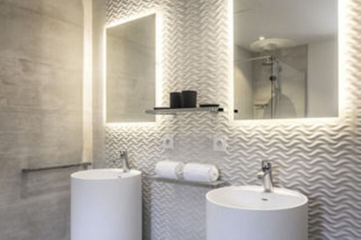 Room 6 of 28
