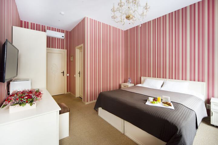Avenue Hotel