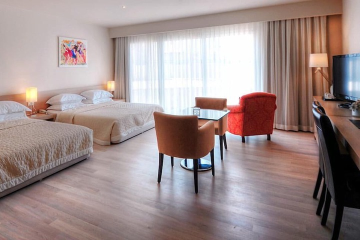 Room 16 of 32