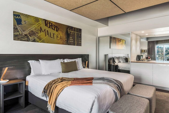 Room 25 of 148
