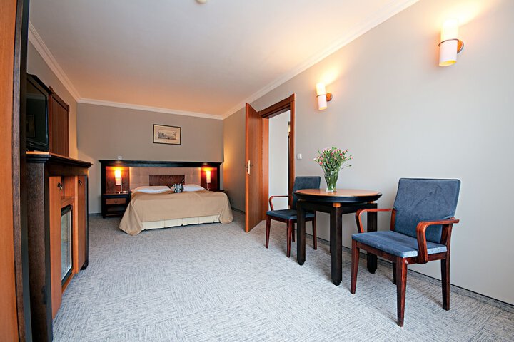 Room 9 of 43