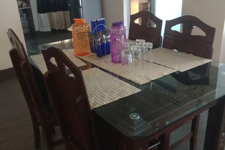 Dining 12 of 18