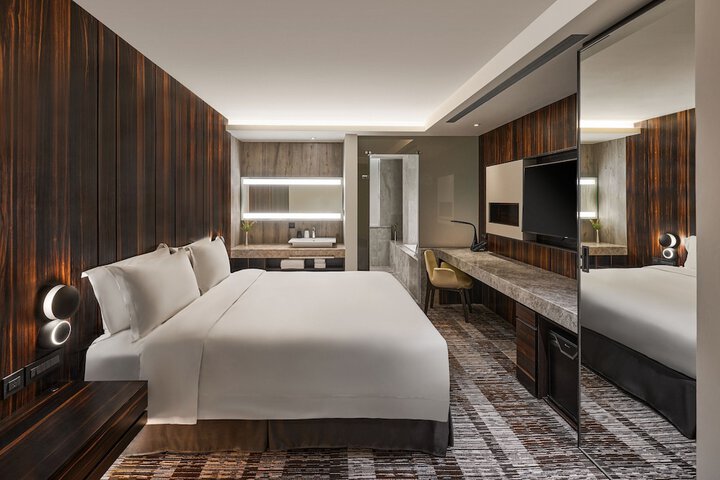 Room 17 of 42