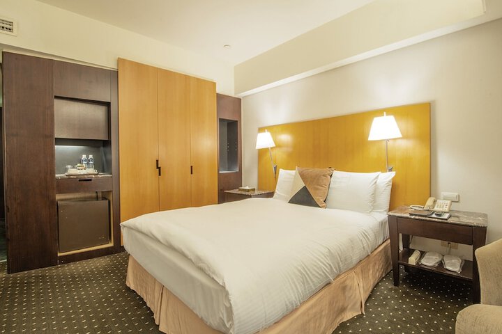 Room 32 of 137