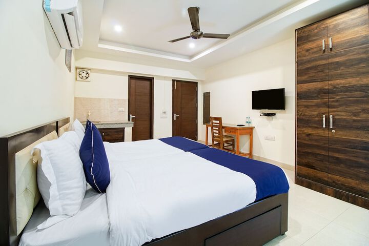 Room 10 of 28