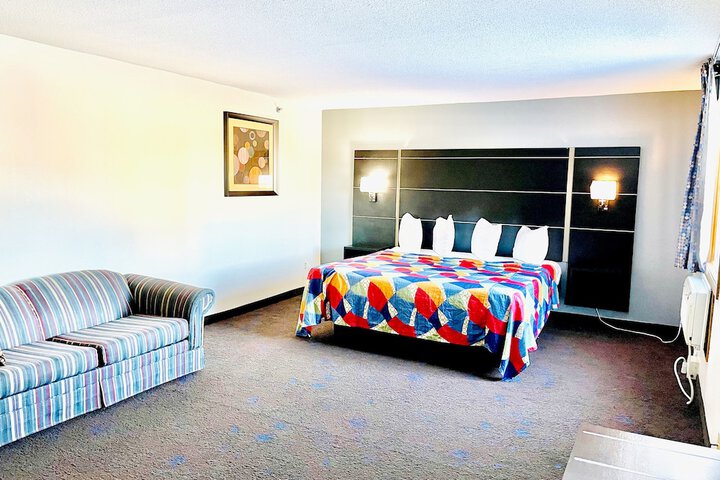 Deluxe King Bed (12 of 12)
