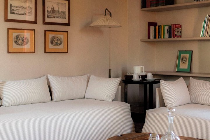 Room 3 of 48