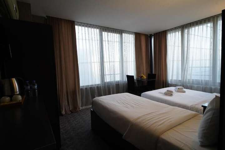 Room 11 of 36