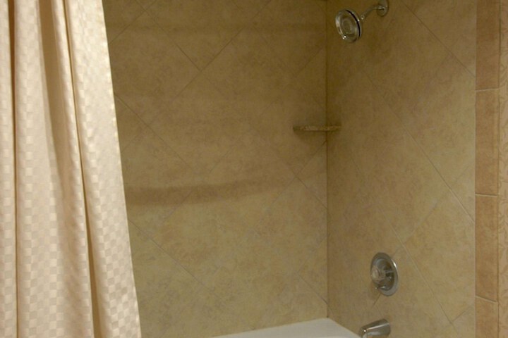 Room 10 of 25