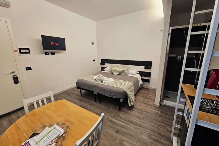 Room 25 of 76