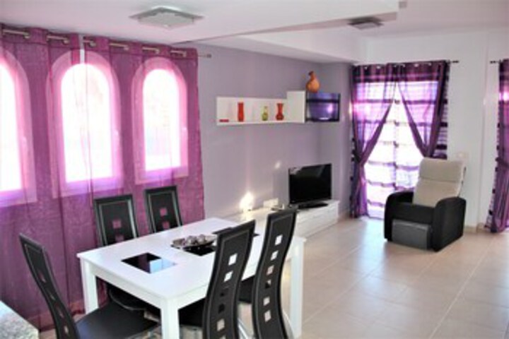 Lounge 17 of 45