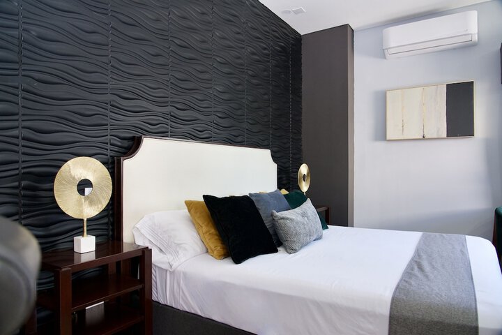Room 17 of 159