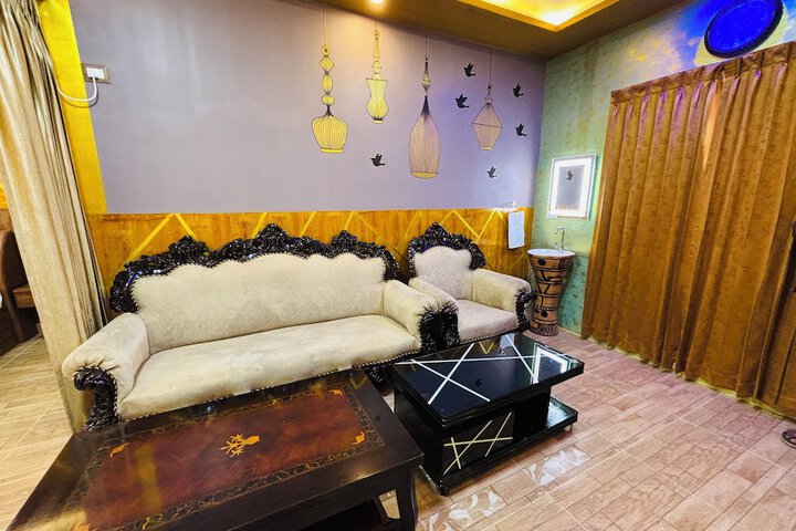 Room 13 of 27