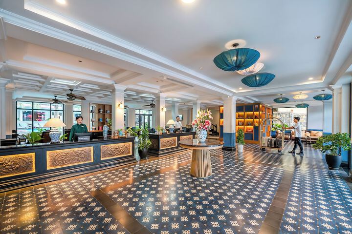 Hotel Interior 4 of 115