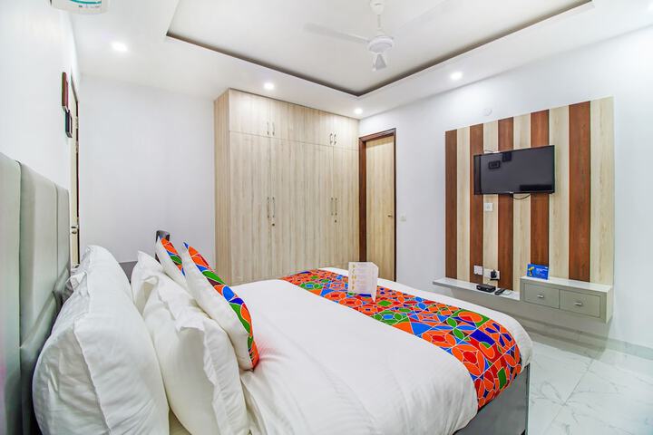 Room 4 of 15