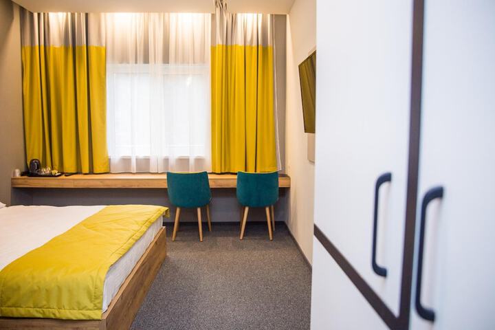 Room 4 of 50