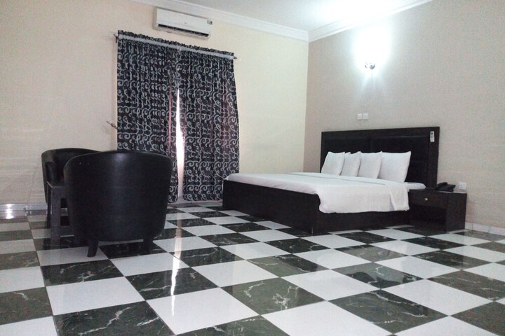 Room 8 of 27