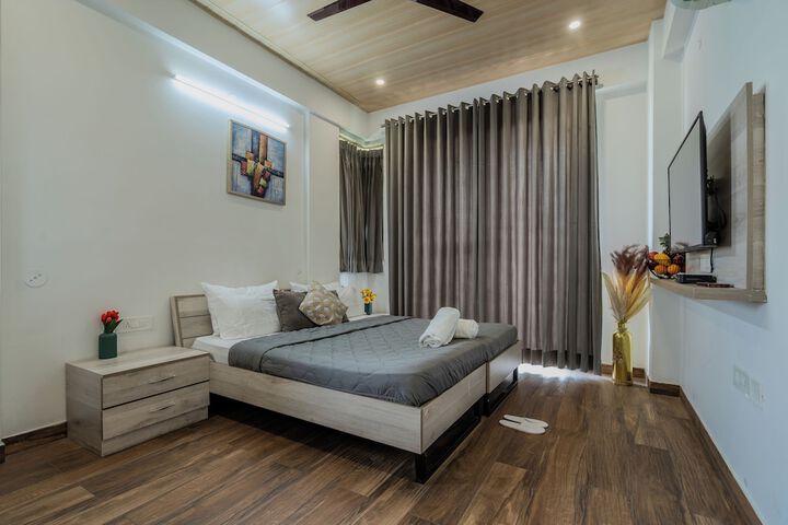 Room 4 of 25