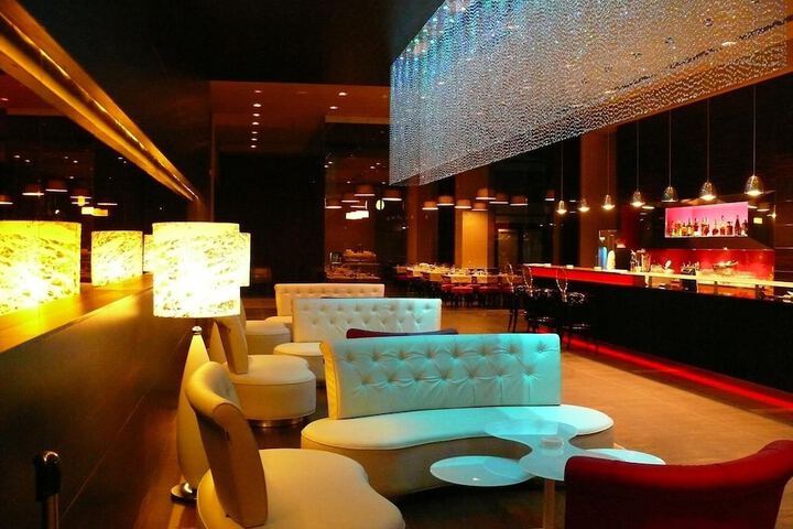 Lounge 36 of 55