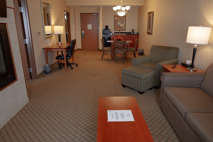 1 King Bed Suite (2 of 5)