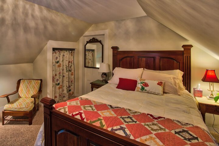 Room 4 of 33