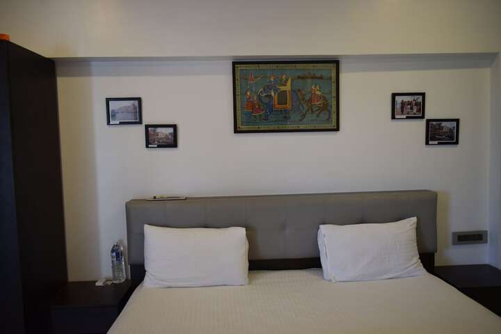Room 25 of 144