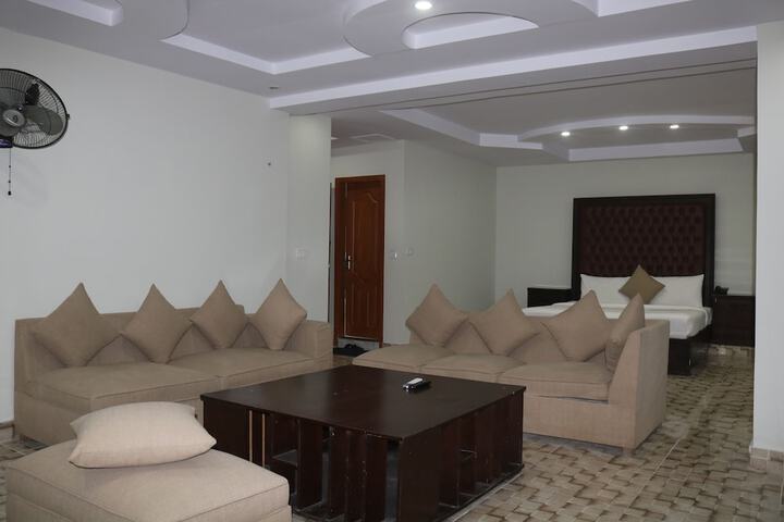 Ballroom/Hall 10 of 14