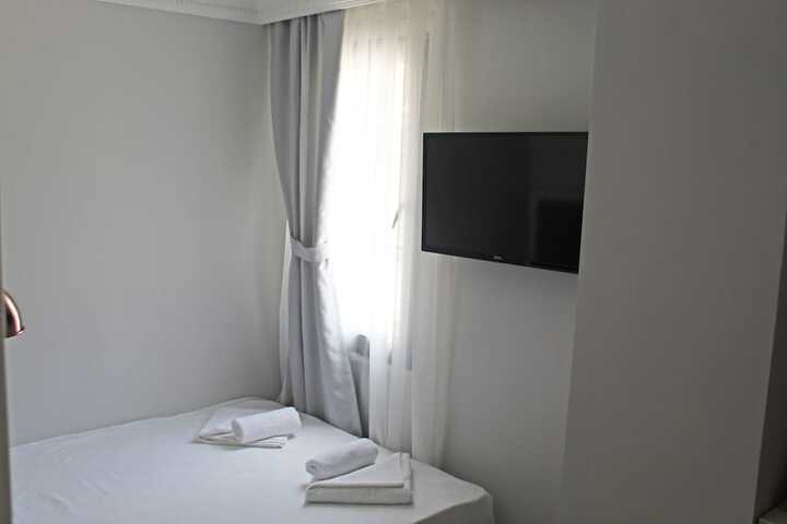 Room 7 of 53