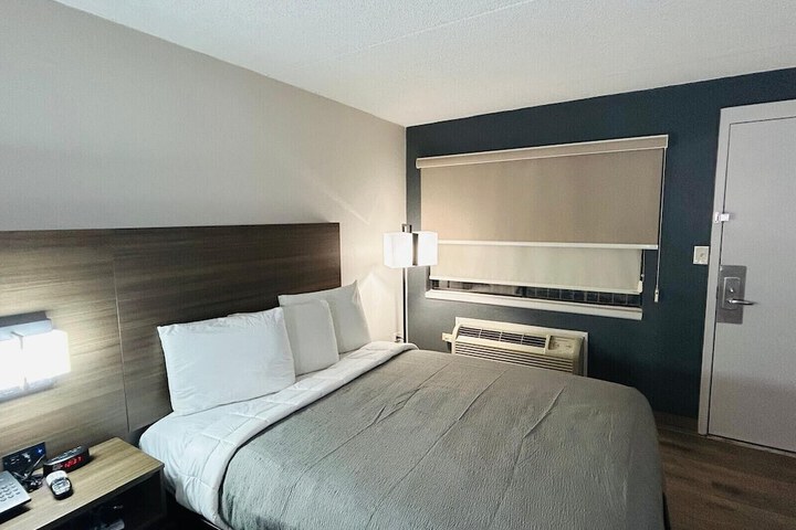 Room 7 of 24