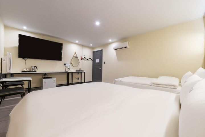 Room 87 of 142