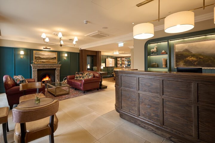 Lobby lounge