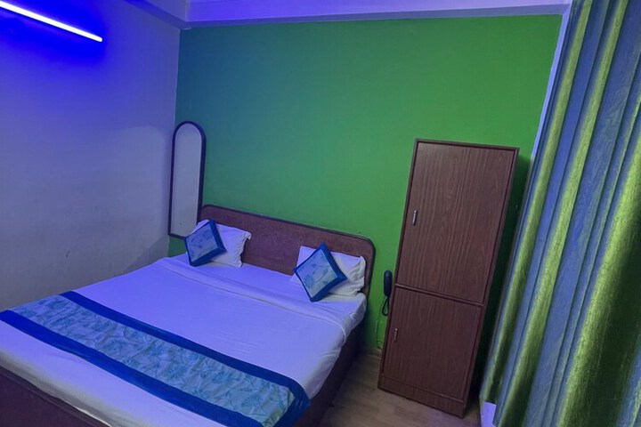 Room 7 of 19