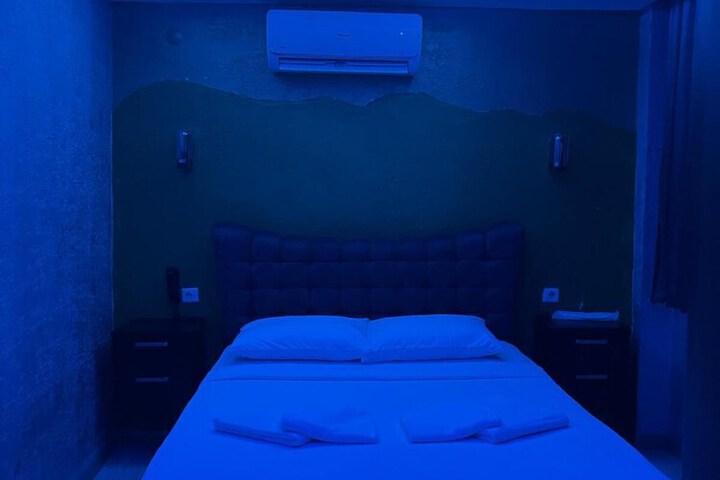 Room 2 of 18