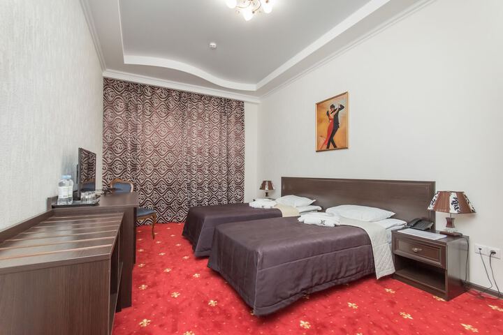Room 3 of 98