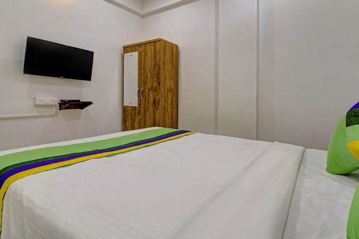 Room 17 of 39