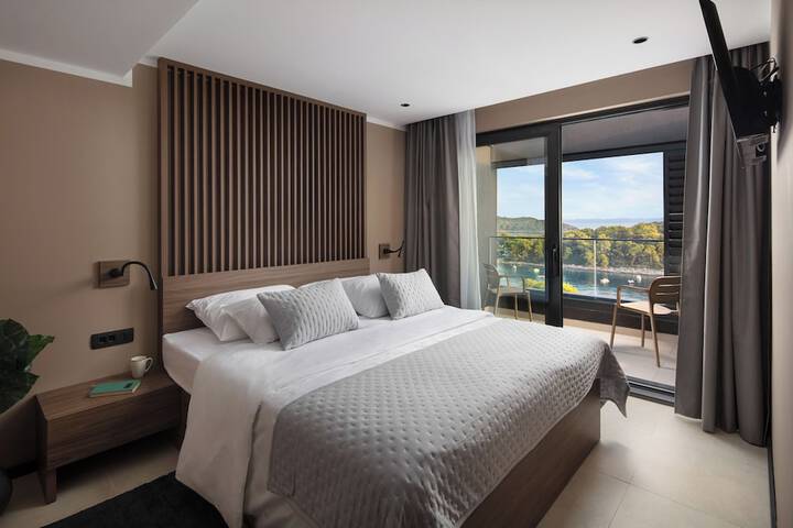 Room 10 of 42