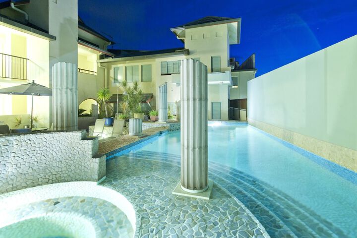 Hotel Pool
