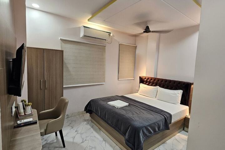 Room 5 of 6